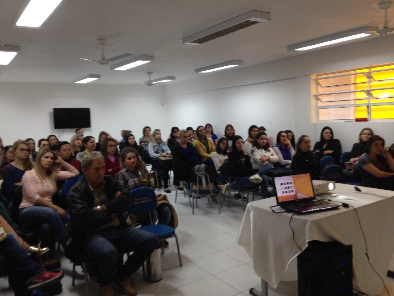 Danilo Mezzaroba em palestra motivacional