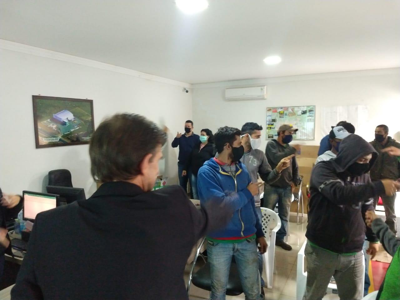 Danilo Mezzaroba com participantes