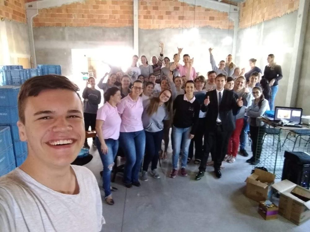 Danilo Mezzaroba motivando publico